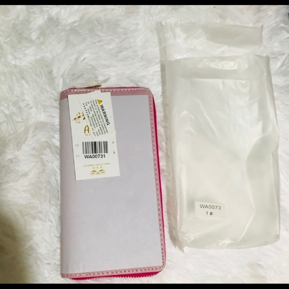 New! Sale🔥Pink Llama Flax Leather Full zip Wallet - Picture 4 of 9